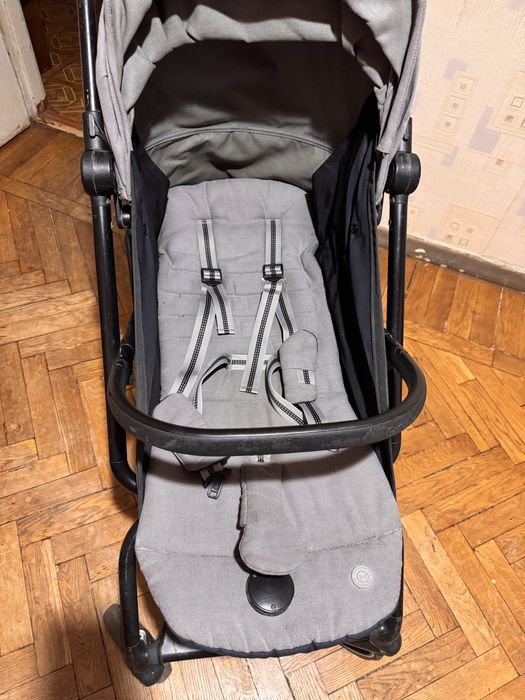 Прогулянкова коляска Cybex Beezy сіра