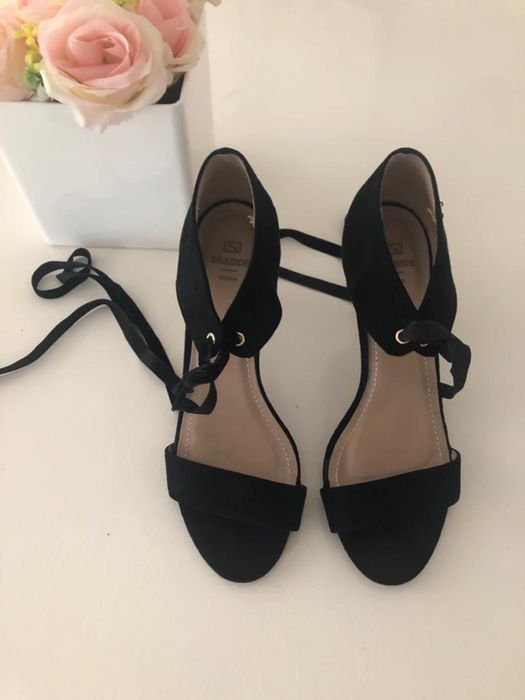 SEASIDE Suede Sandals