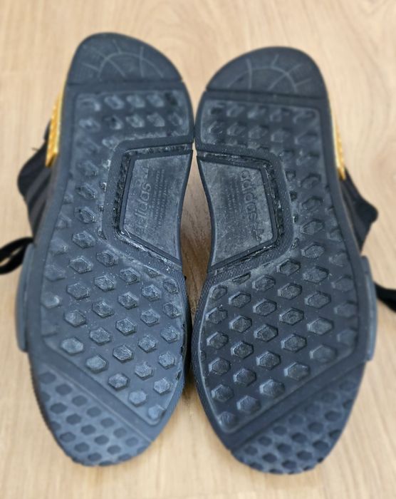 Ténis/Sapatilhas ADIDAS NMD R1 Black & Gold