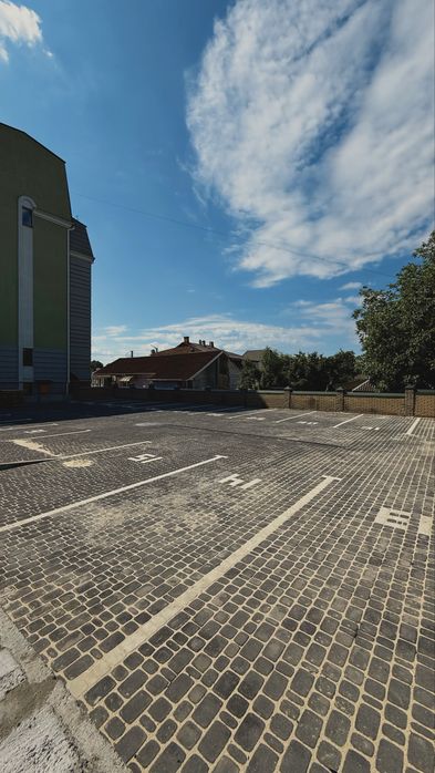 Оренда паркомісця центр міста Героів Небесноі Сотні 24