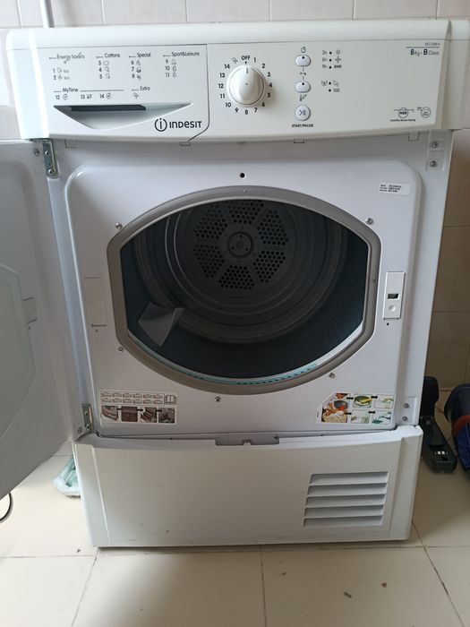 Máquina secar roupa