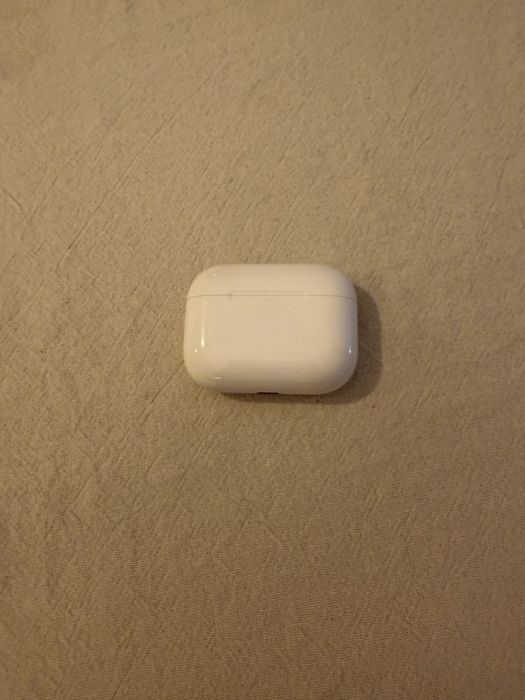 Apple AirPods Pro 3• Active Noise Cancelling