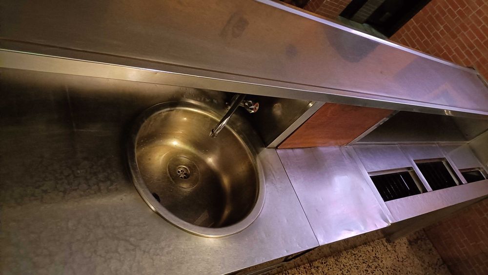 Balcão Inox 3 gavetas refrig. +Lav. Loiças+Poço máq. imperial+Vitrine