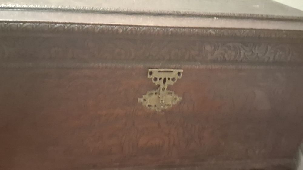 Arca de canfora/bau de madeira
