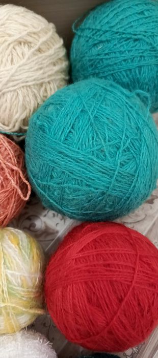 Нитки для вязания шерсть.