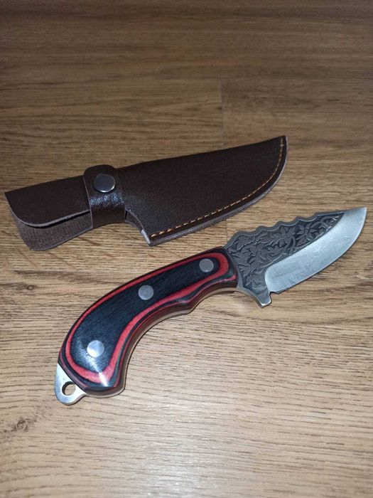 Кованный кухонный нож с ручкой из цельного дерева + чехол из кожи