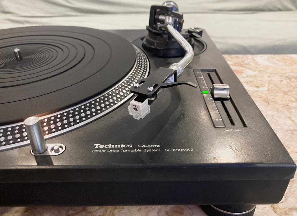TECHNICS 1210 MK2 com dust cover e agulha nova, pitch/motor calibrado   750€