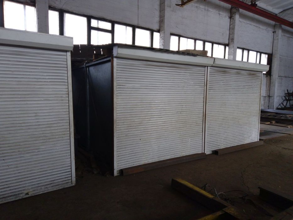 Контейнер металевий з ролетою Складський бокс з полицями