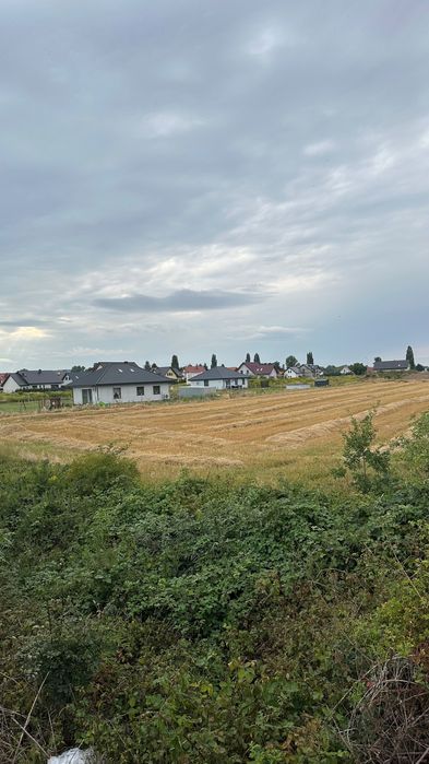 Duża, słoneczna działka budowlana w malowniczej okolicy