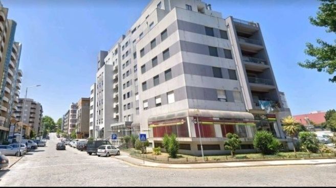 Arrendamento T 1 +1 Escritório/Atelier c/ janela panorâmica..