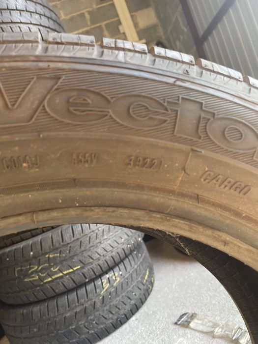 225/55 r17C Goodyear  cargo vector