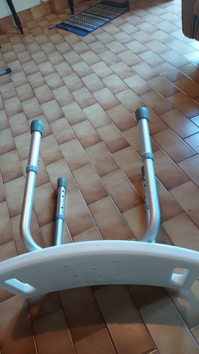 Banco duche e pedaleira para idosos
