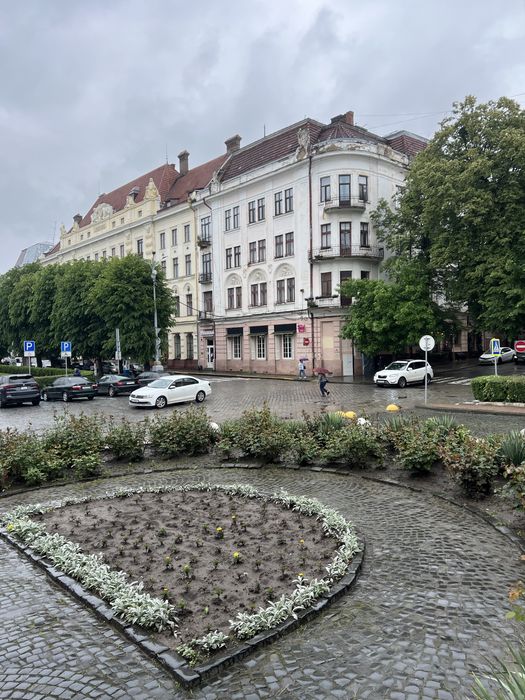 Продаж! Квартира з видом на драмтеатр — історичний центр міста