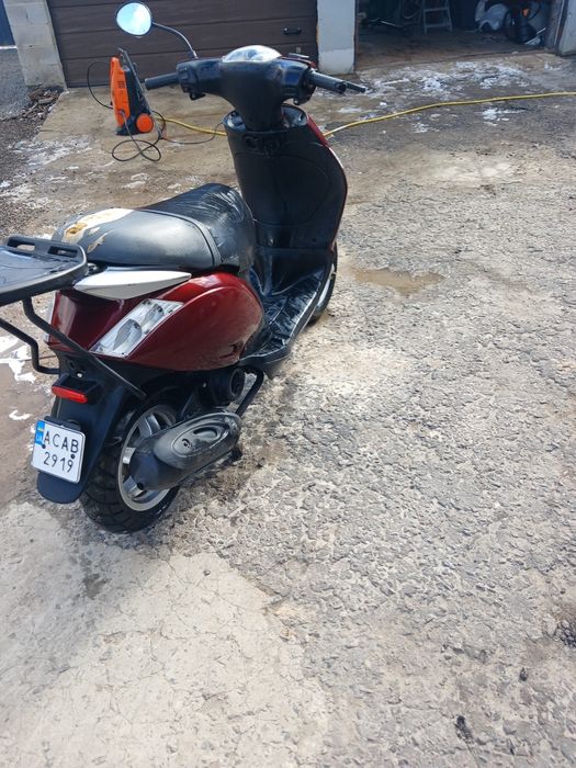 Продам скутер Piaggio Zip 100