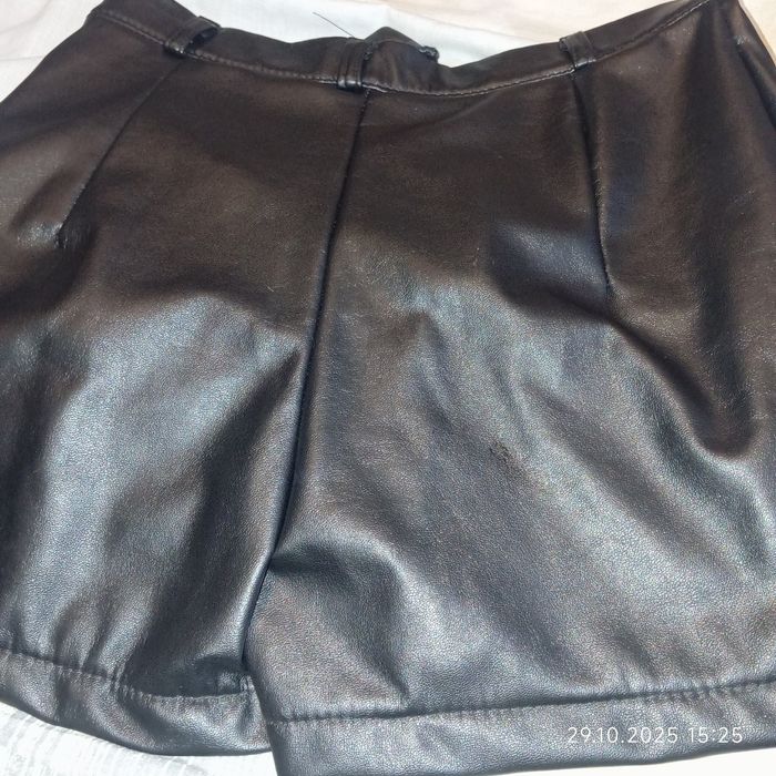 Продам новые шорты из эко кожи
