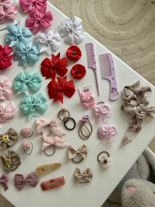 Розпродаж аксесуарів для волосся, заколки, резинки, розчіски
