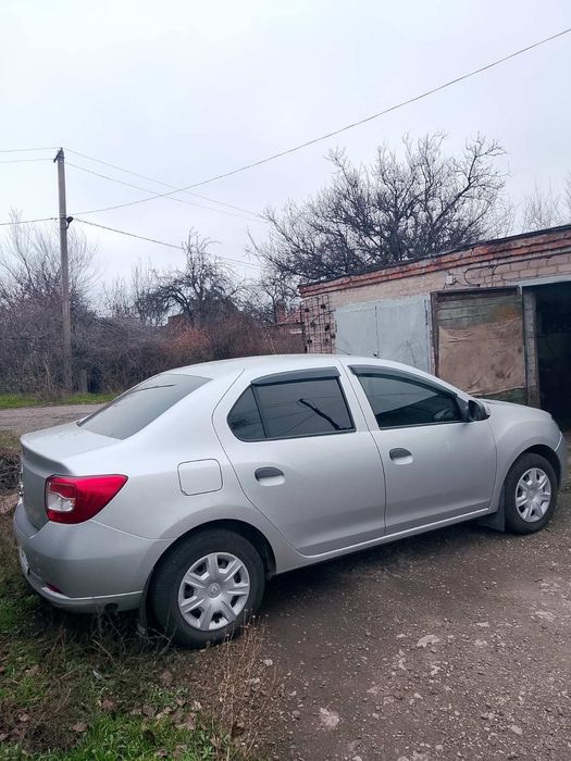 Рено Логан2013года