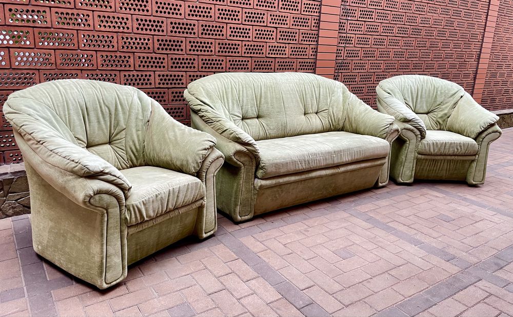 Комлект  мʼяких меблів виробництва Німеччина: диван та 2 крісла