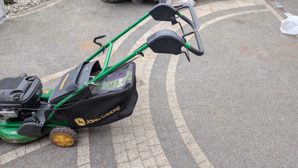 Kosiarka spalinowa John Deere z napędem aluminiowa