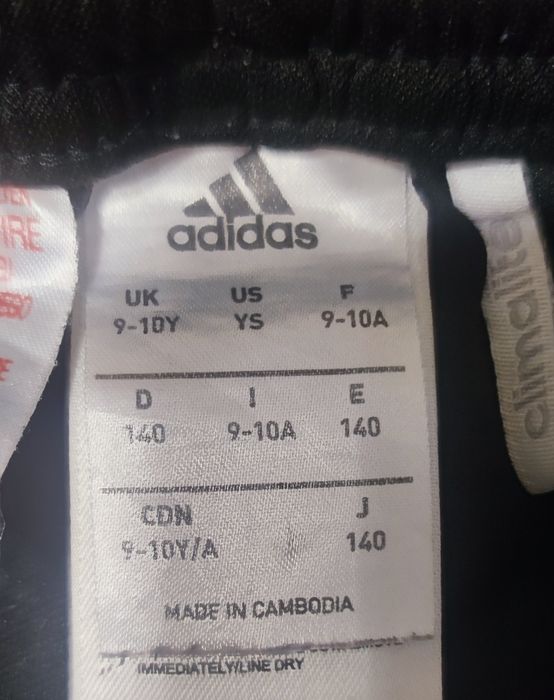 Spodenki sportowe Adidas rozm. 140+kąpielówki gratis