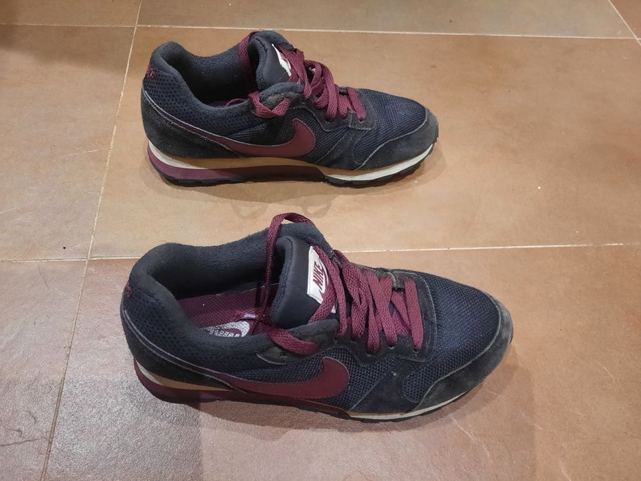 Tenis Nike pretos e bordeaux  n° 37,5