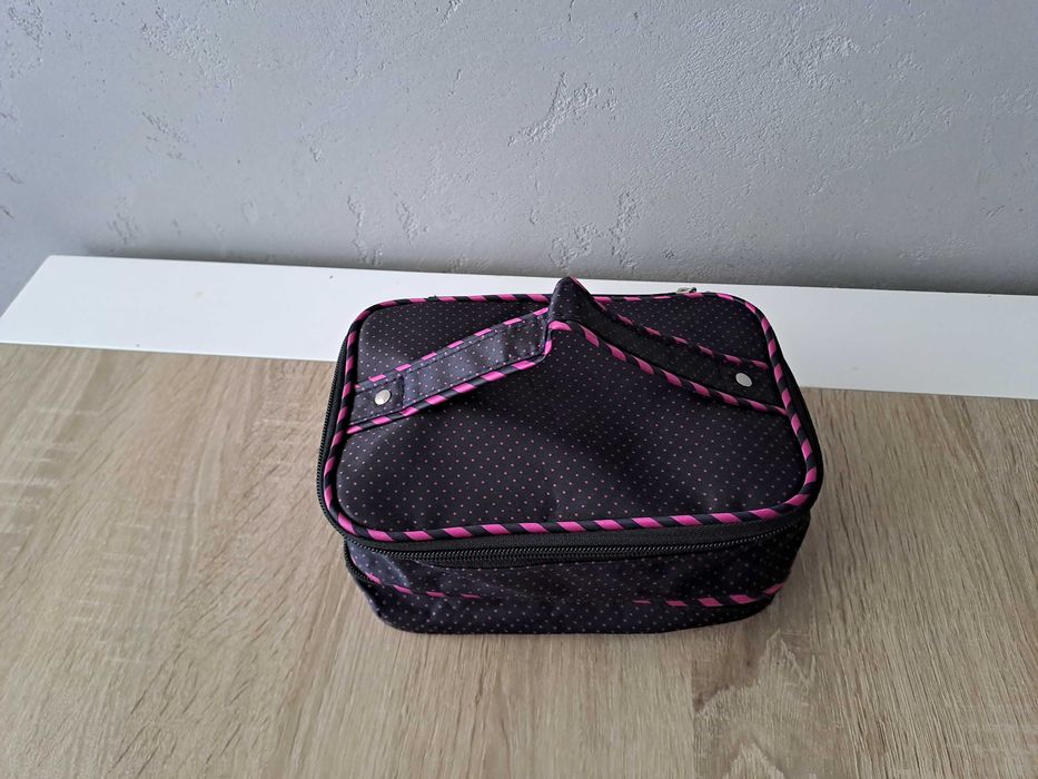 Kosmetyczka nowa