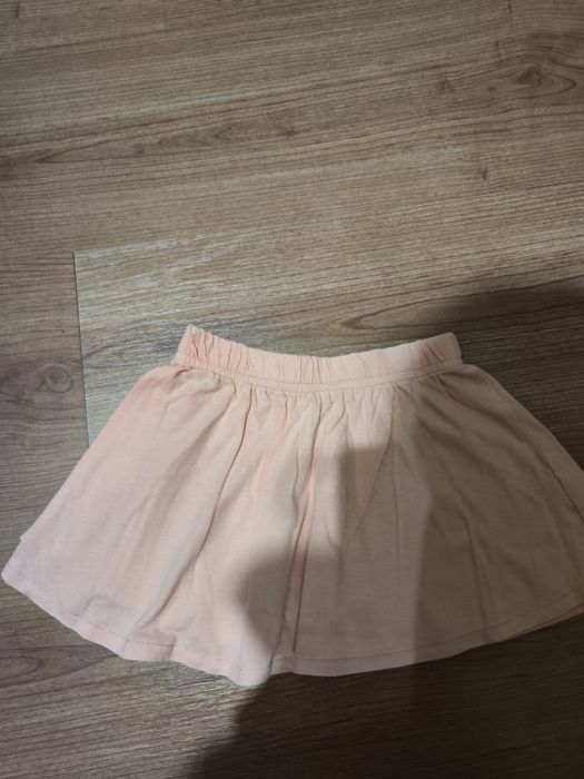Saia laranja de menina