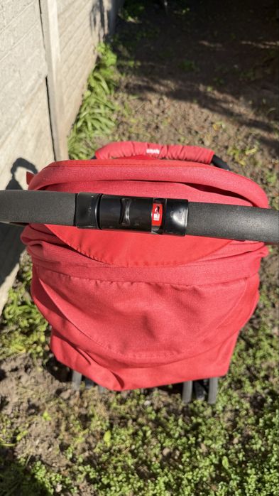 Продам Прогулочная коляска APRICA LUXUNA LIGHT CTS, CHEERFUL RED, цвет красный