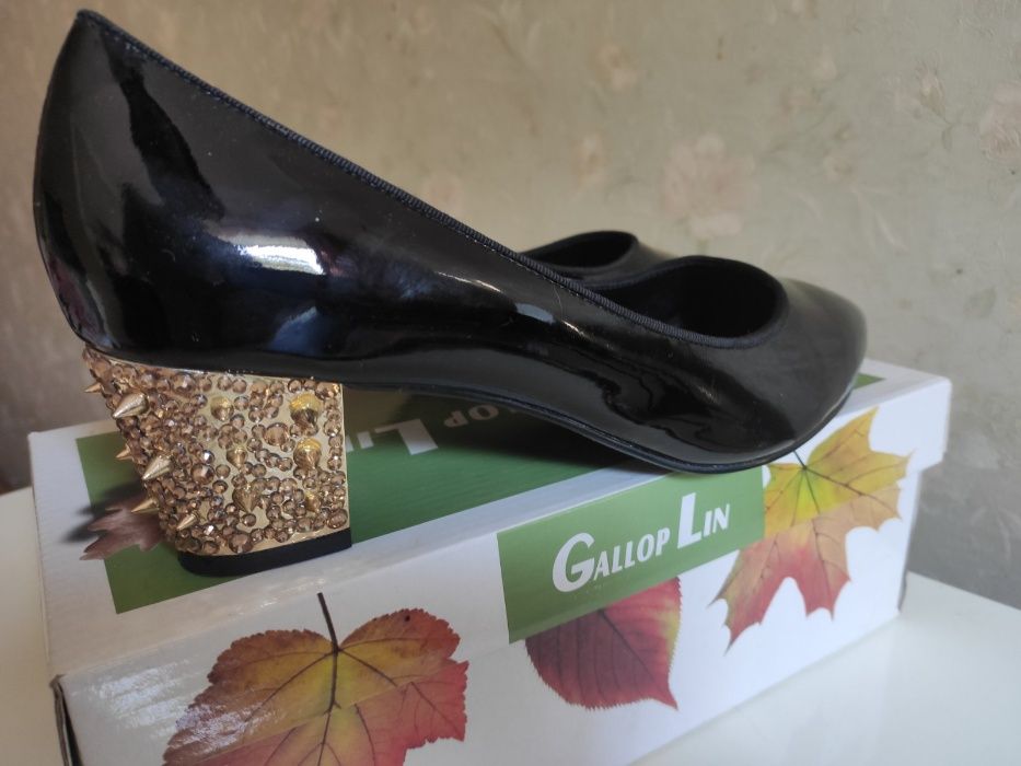 Продам туфли женские