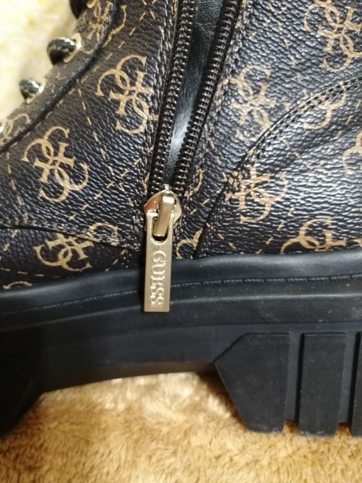 Ботинки осінні Guess