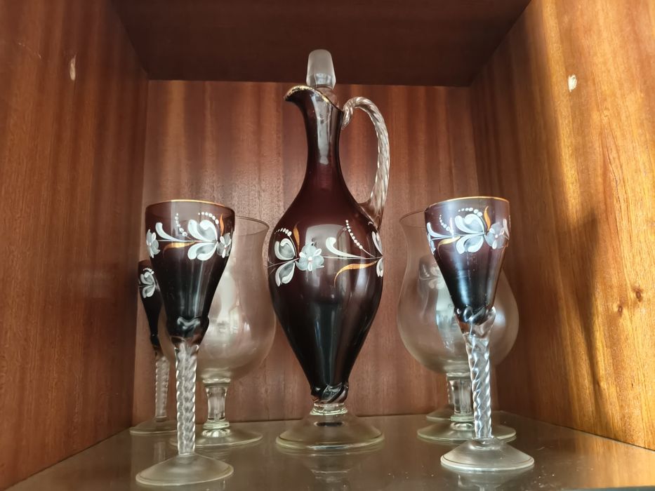 Vendo conjunto de licor e vinho antigo