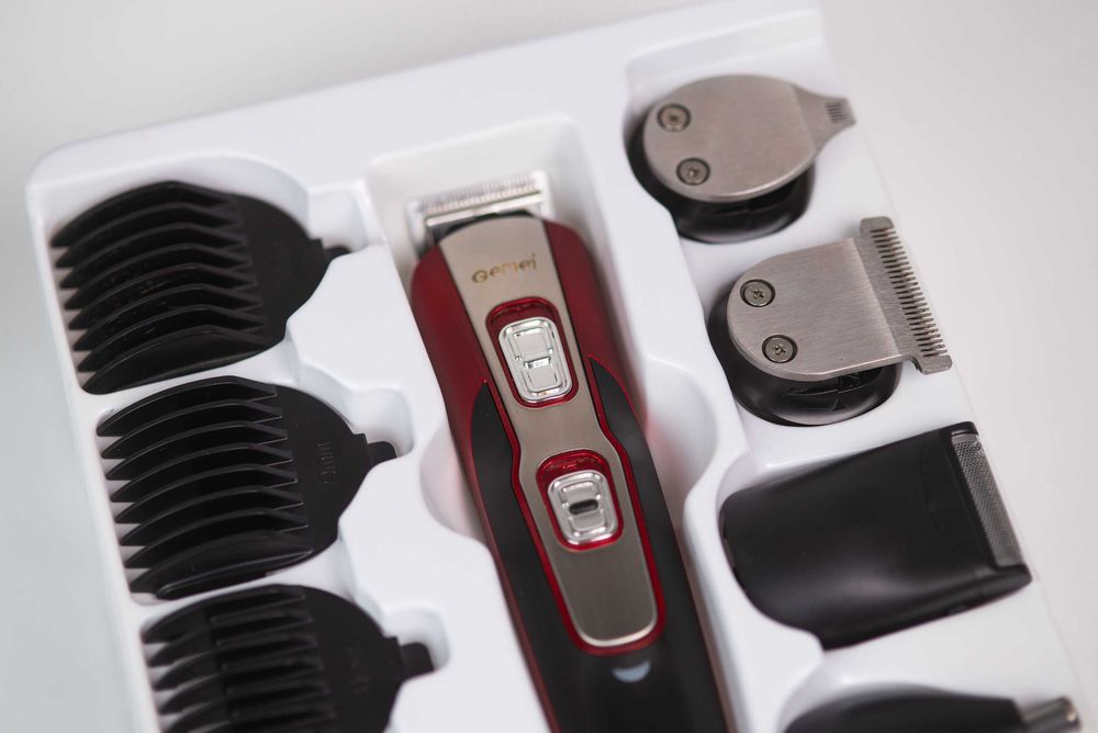 Машинка для стрижки та триммер для бороди  Gemei GM-592 10 в 1