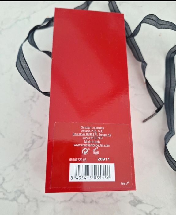 Batom vermelho mate Christian Louboutin