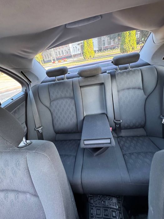 Mercedes -Benz   C-180