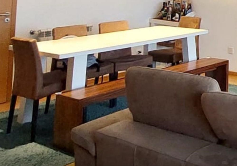 Mesa de jantar branca e 4 cadeiras veludo camel