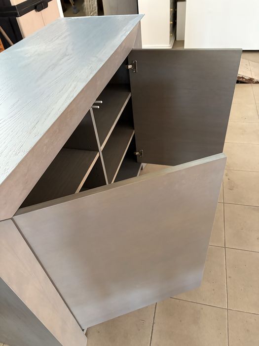 Movel com 2 portas e 2 gavetas