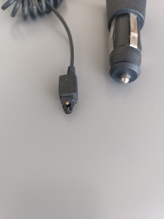 Carregador para automóvel 12/24V