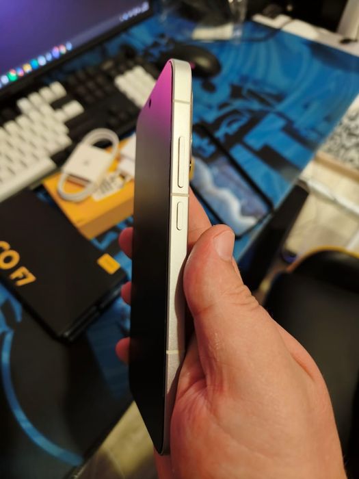 продам телефон POCO F7