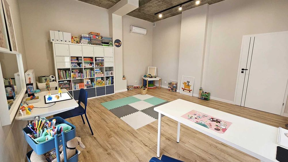 Przestronny gabinet 25 m² na godziny – Tarchomin z parkingiem