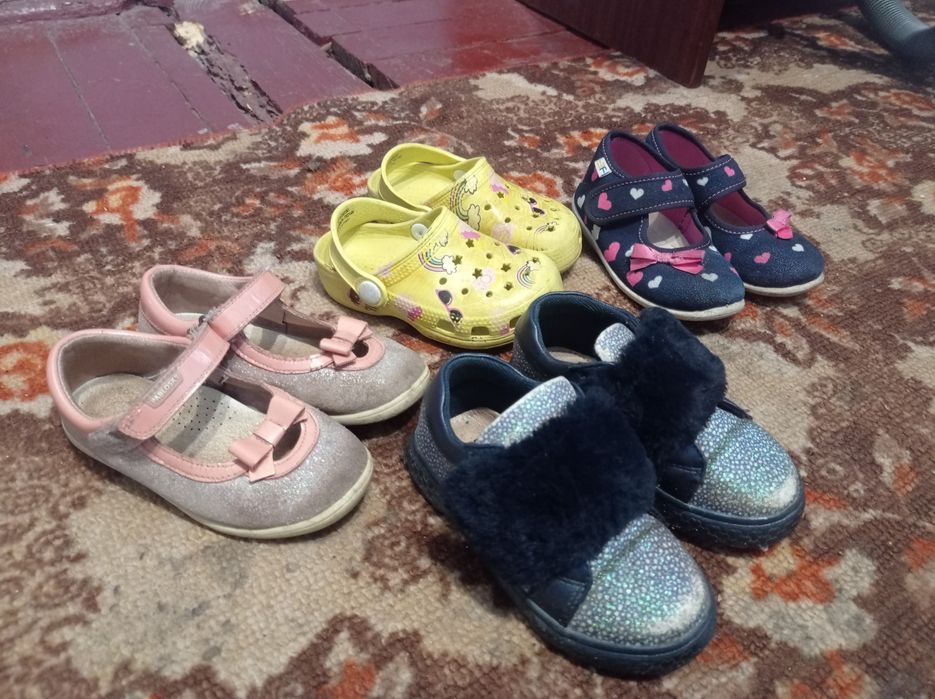 Лот обуви для девочки