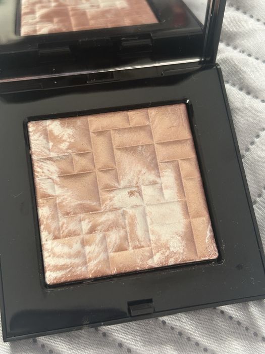 Bobbi Brown puder rozświetlający