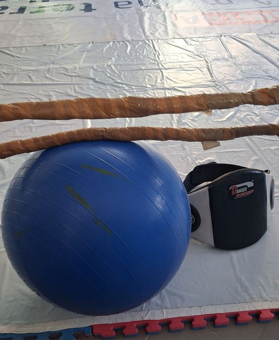 Equipamento e material desportivo  vestuário  novo  luvas e caneleiras