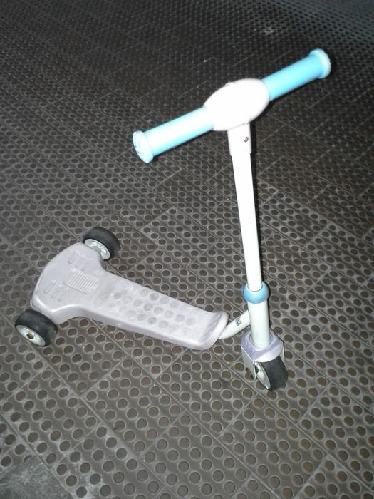 Trotineta 3 rodas.