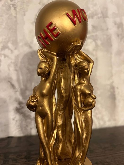 Статуетка  "The world is yours" Світ твій статуэтка фігурка фигурка