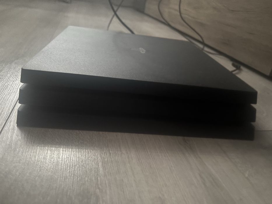 Playstation 4 PRO , 1TB , 9 GIER , 2  PADY