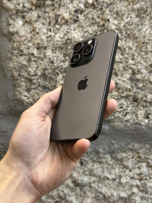 IPhone 15 Pro 256Gb usado, em estado como novo