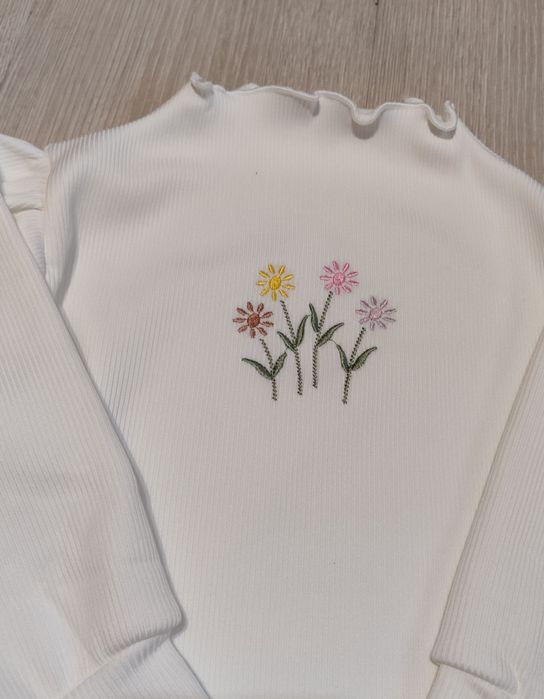 Утеплена кофта для дівчинки білого та беживого кольору розмір 110,116