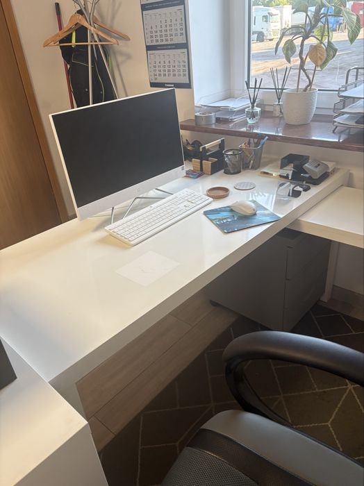 Biurko biurowe ikea