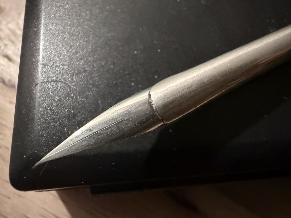 Caneta de tinta premante de prata-antiga