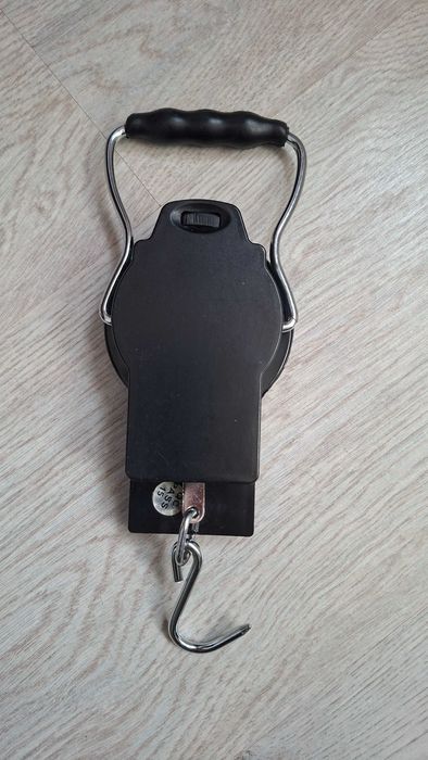 Balança super prática para pesar malas de viagem, bagagem, mochila, etc.
